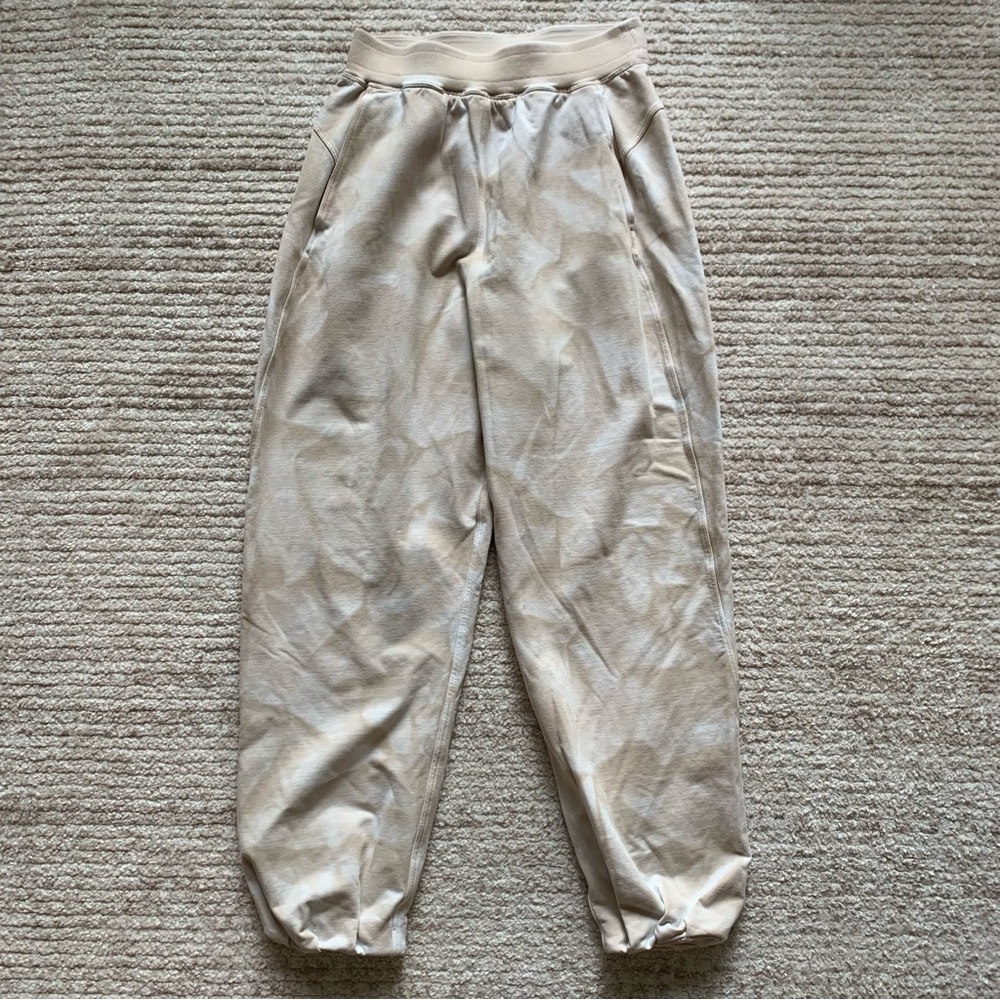 Lululemon LA Tapered Leg Jogger Beige Size 4